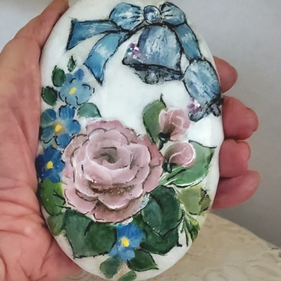 Handmade Roses Buds and Bells on Natural Rock, Hand painted Rock with Pink Roses - Picture 7 of 7